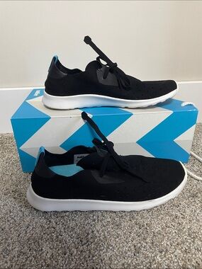 Native Apollo Moc black with white sole size 6